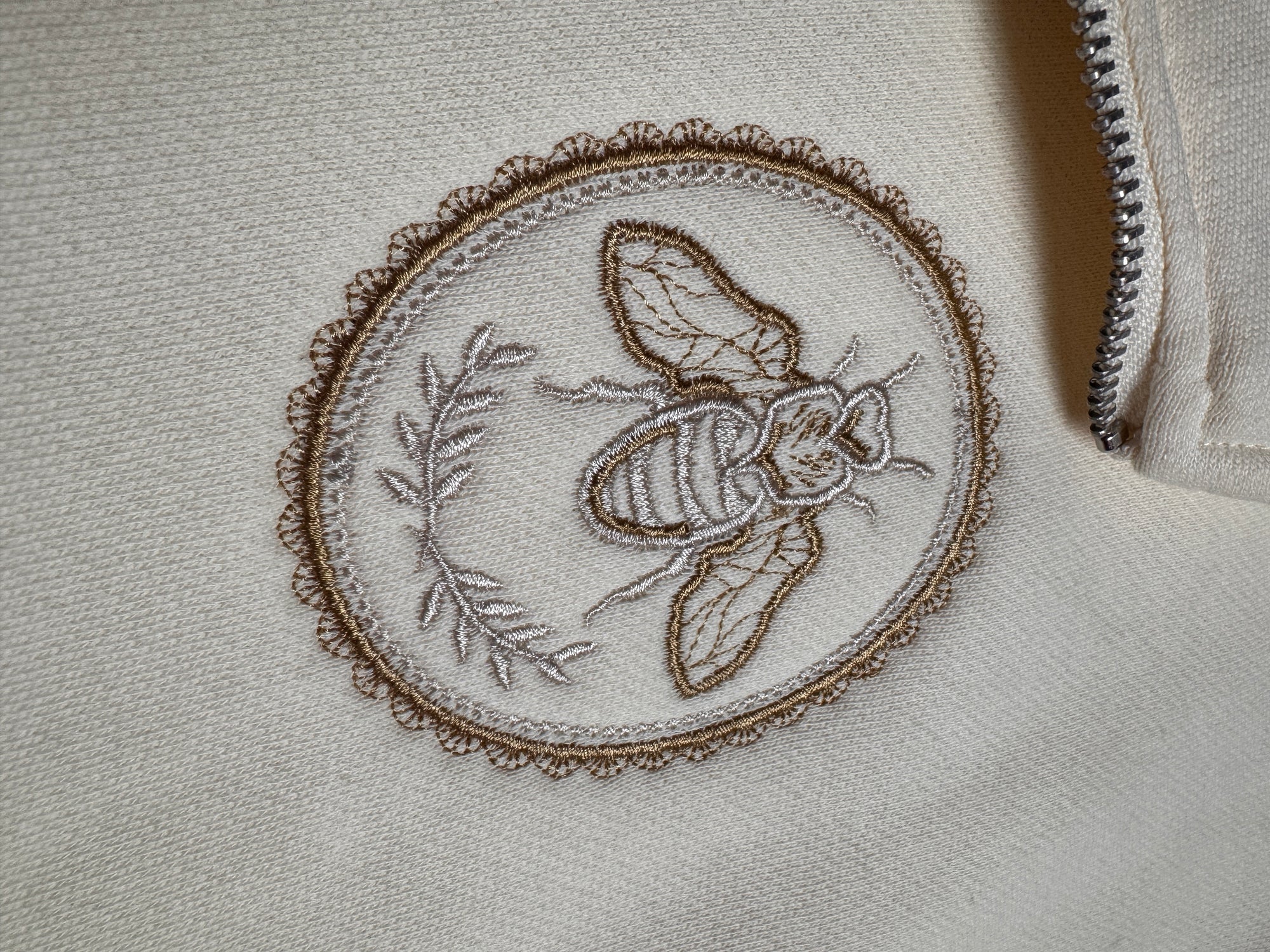 Lace Bee Frame 1/4 Zip